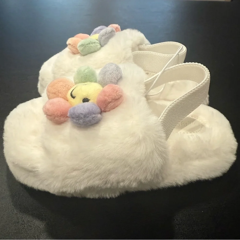 NWT Cat & Jack toddler size medium 7/8 fluffy soft slippers
